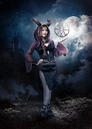 Peach. : Fiona Gilman (Priestess)